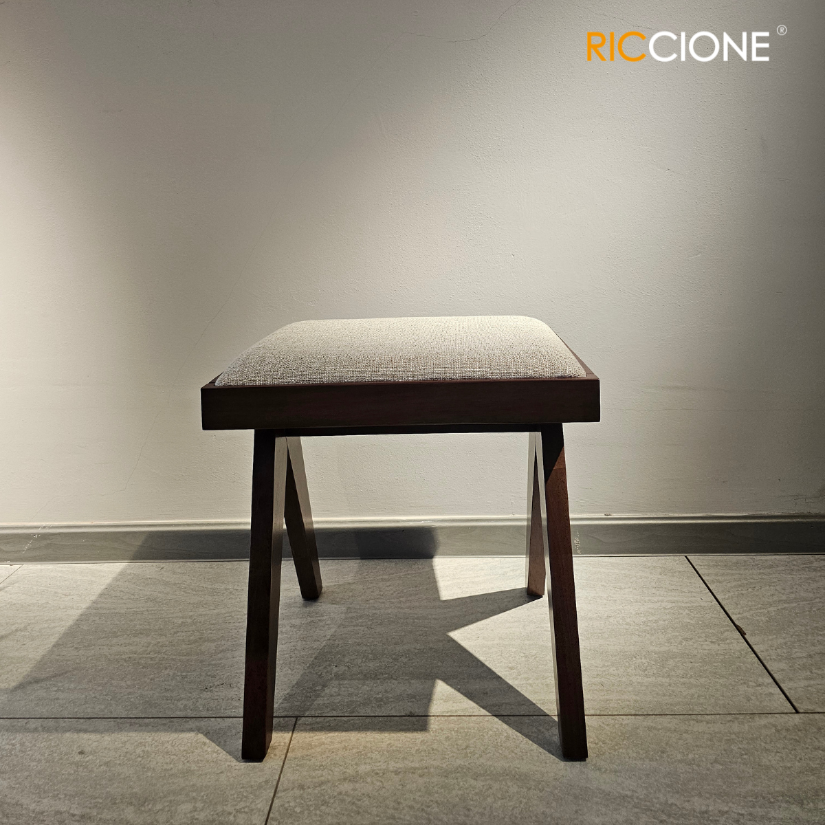 BATANG DRESSING STOOL