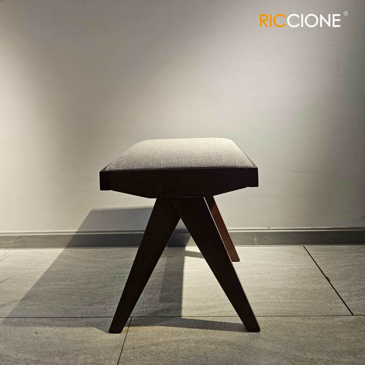 BATANG DRESSING STOOL