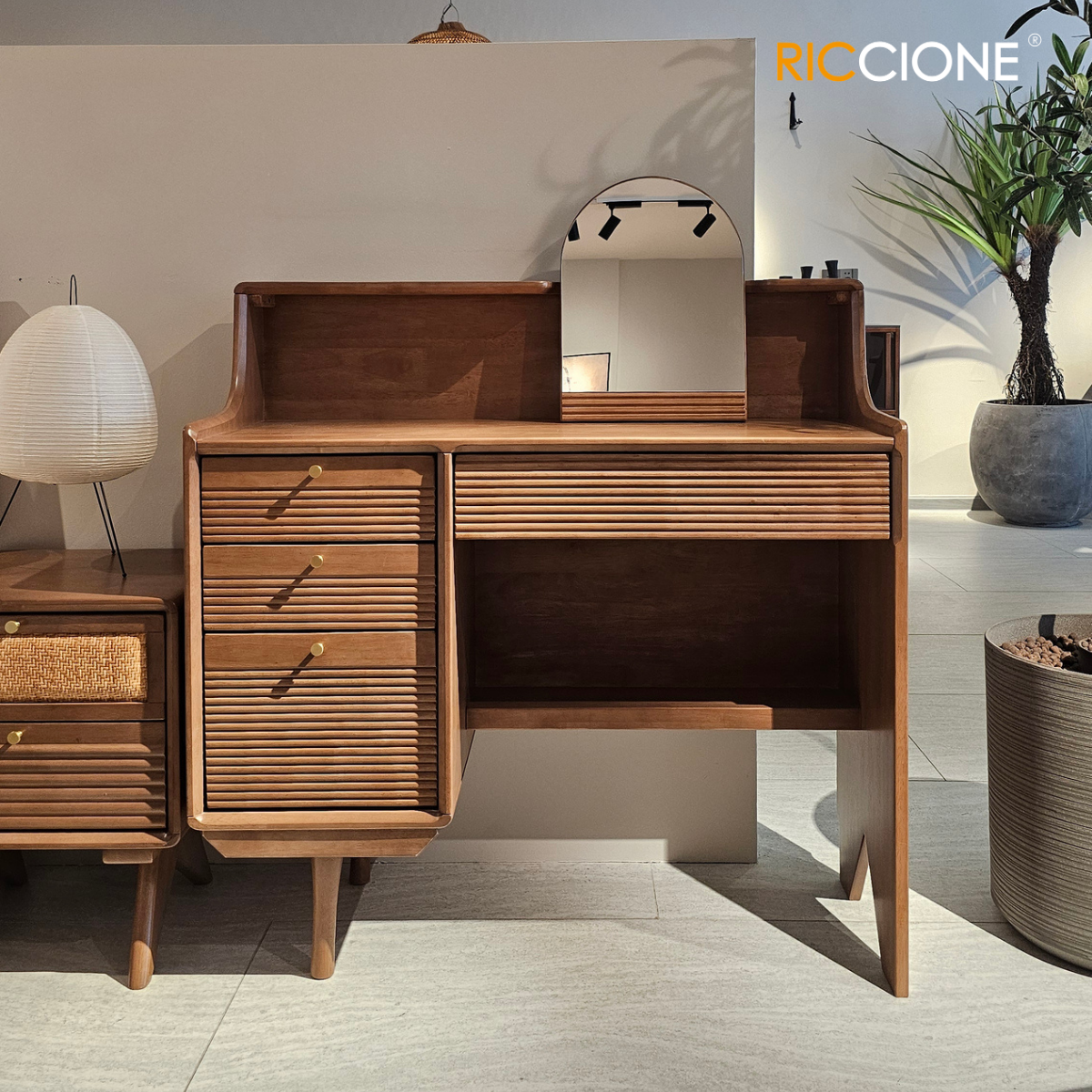 GASING DRESSING TABLE
