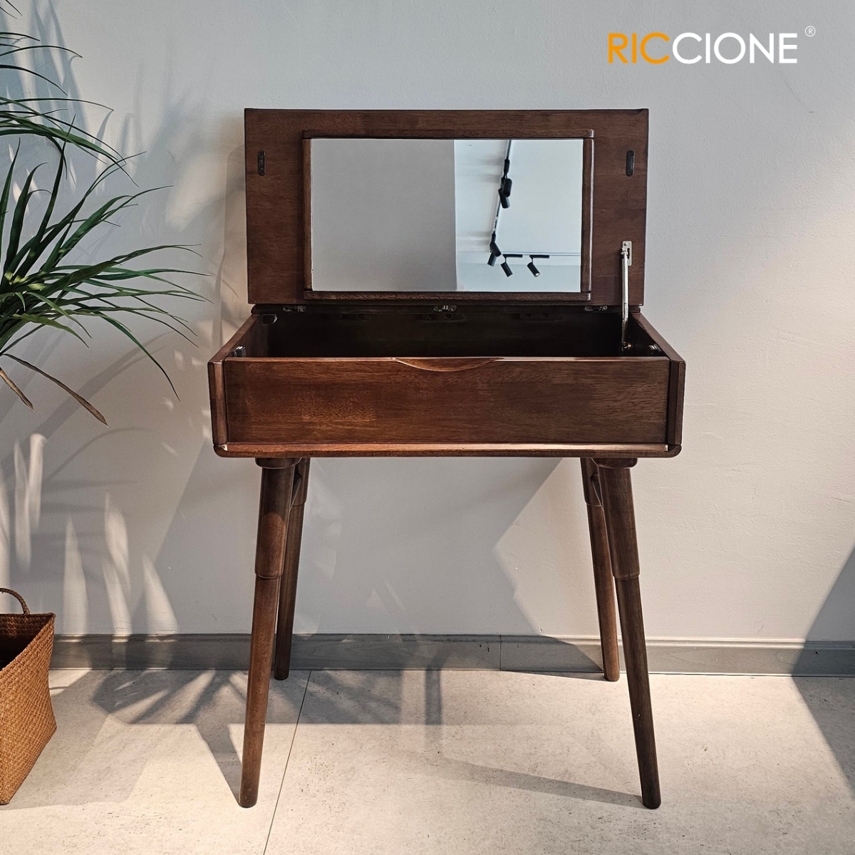 NORDIC DRESSING TABLE