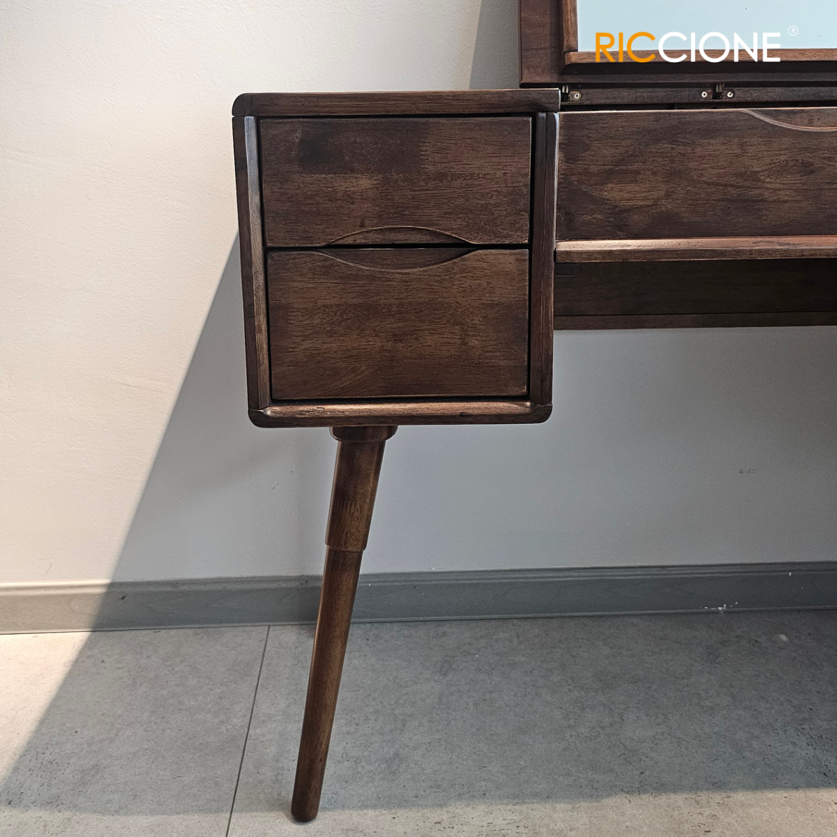 NORDIC DRESSING TABLE