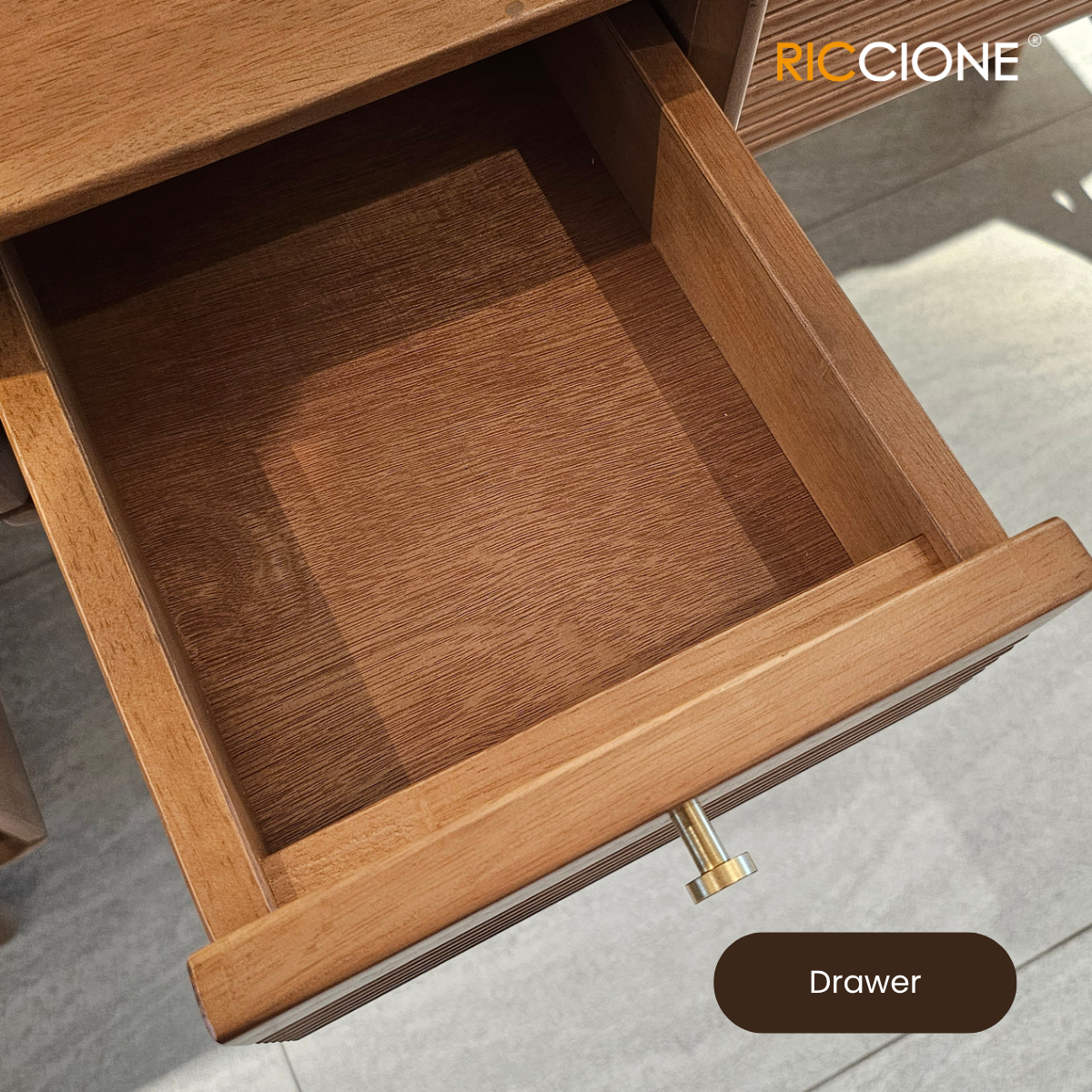 GASING DRESSING TABLE