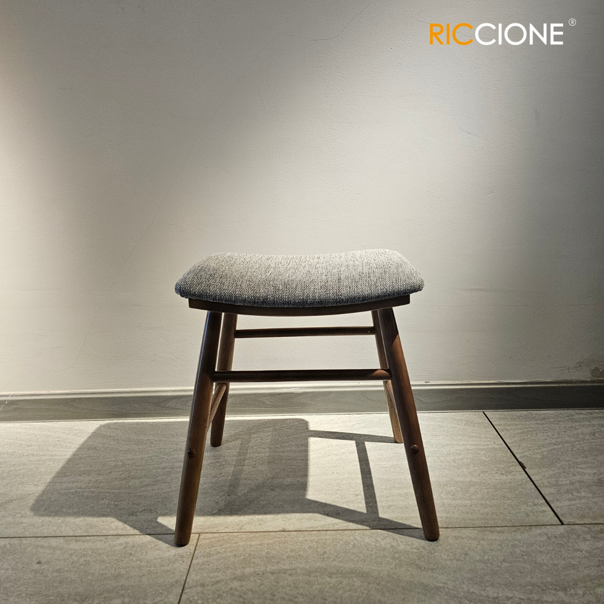 WABI SABI DRESSING STOOL